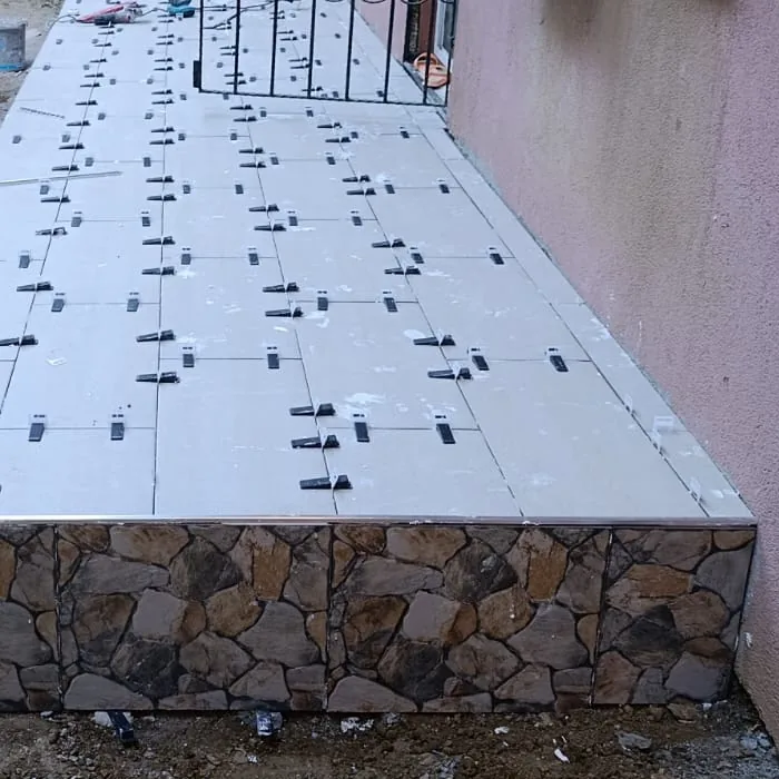 Veranda zemininde seramik uygulaması
